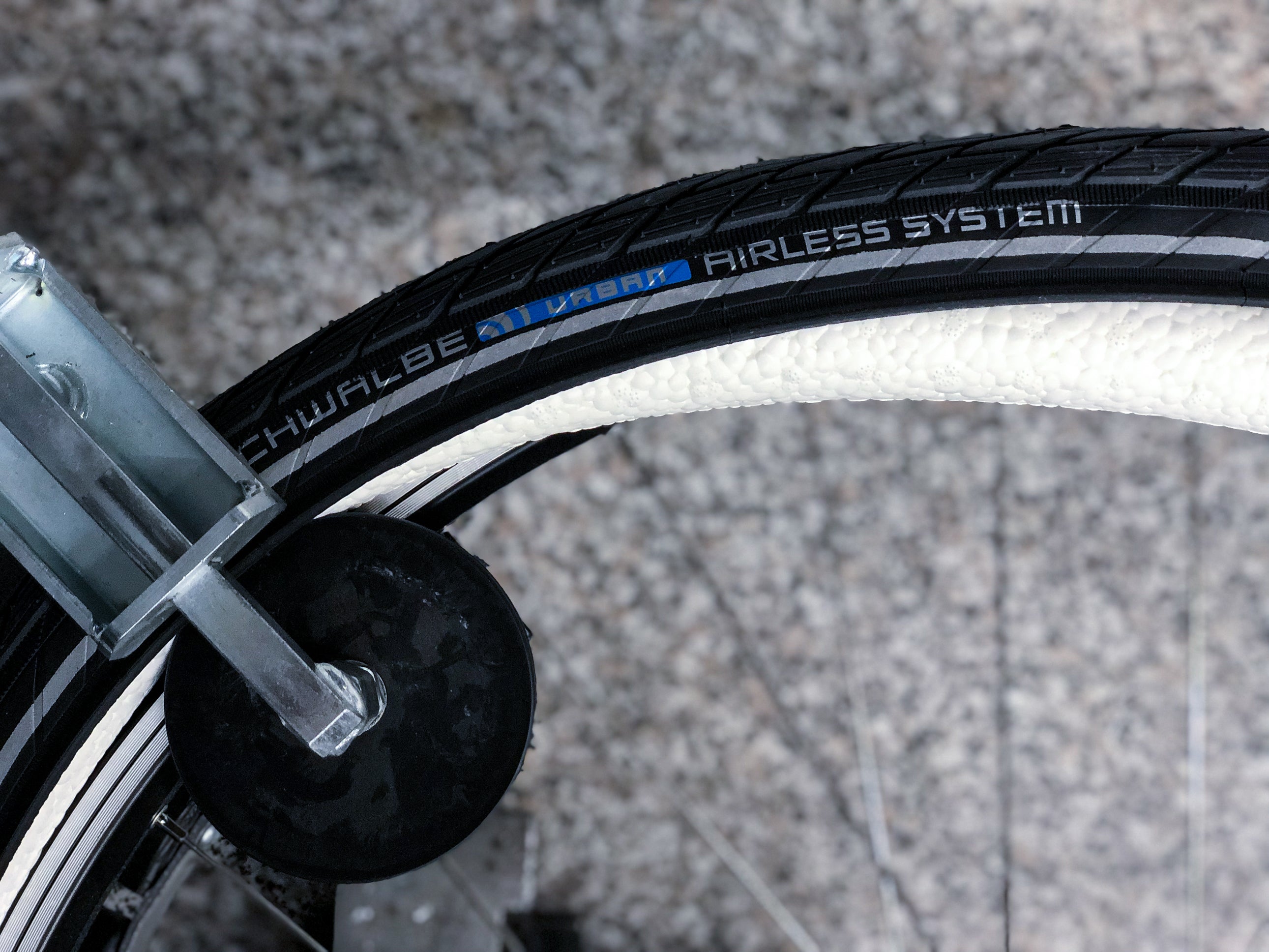 schwalbe airless rennrad Bikeservice: Umrüstung auf die Original Schwalbe Airless-Bereifung – Ihr Fahrradprofi