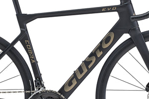 Gusto Cobra Evo "Sport" 105er Di2 / Attaque 30mm Aluminium Laufräder