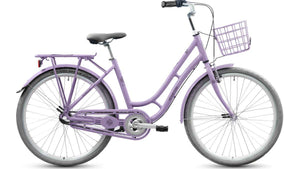 Grecos Kinderfahrrad in pastell lila Hollandrad-Optik mit Korb und hellgrauen Details, Rücktrittbremse, 24 Zoll und ideal für 10- bis 14-Jährige, lila Drahtkorb, Kettenschutz und Gepäckträger, Licht, Ansicht seitlich auf weißem Hintergrund