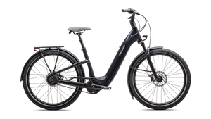 E-Bike in glänzendem schwarz mit tiefem Einstieg, seitliche Ansicht