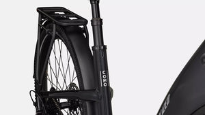 Specialized E-Bike Como 4.0 mit Kettenschaltung RH in schwarz, Detailansicht Sattelstange vor weißem Hintergrund