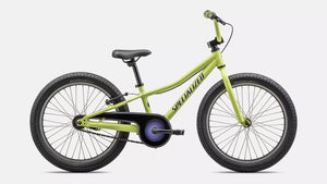 Specialized Kinderrad Riprock in glänzendem hellen gelb-grün mit lila Details, 20 Zoll und ideal für 4- bis 9-Jährige, Kettenschutz, seitliche Ansicht vor weißem Hintergrund