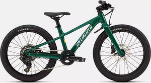 Specialized Kinder Mountainbike Riprock in glänzendem dunkelgrün mit weißen Details und gelben Details, 20 Zoll und ideal für 4- bis 9-Jährige, seitliche Ansicht vor weißem Hintergrund
