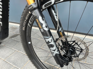 Specialized S-Works Levo E-MTB, 2. Hand-Bike, nur 300 KM