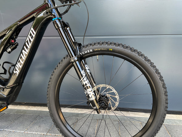 Specialized Levo Comp E-MTB, 2. Hand-Bike, nur 1300 KM, Neuzustand, Lupine Scheinwerfer