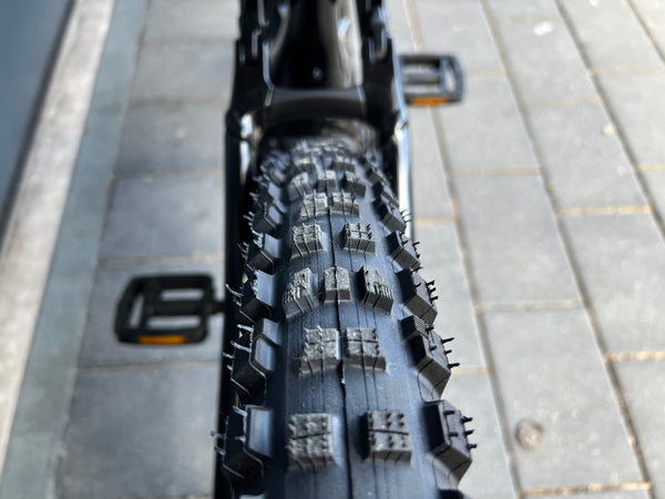 Specialized Levo Comp E-MTB, 2. Hand-Bike, nur 1300 KM, Neuzustand, Lupine Scheinwerfer