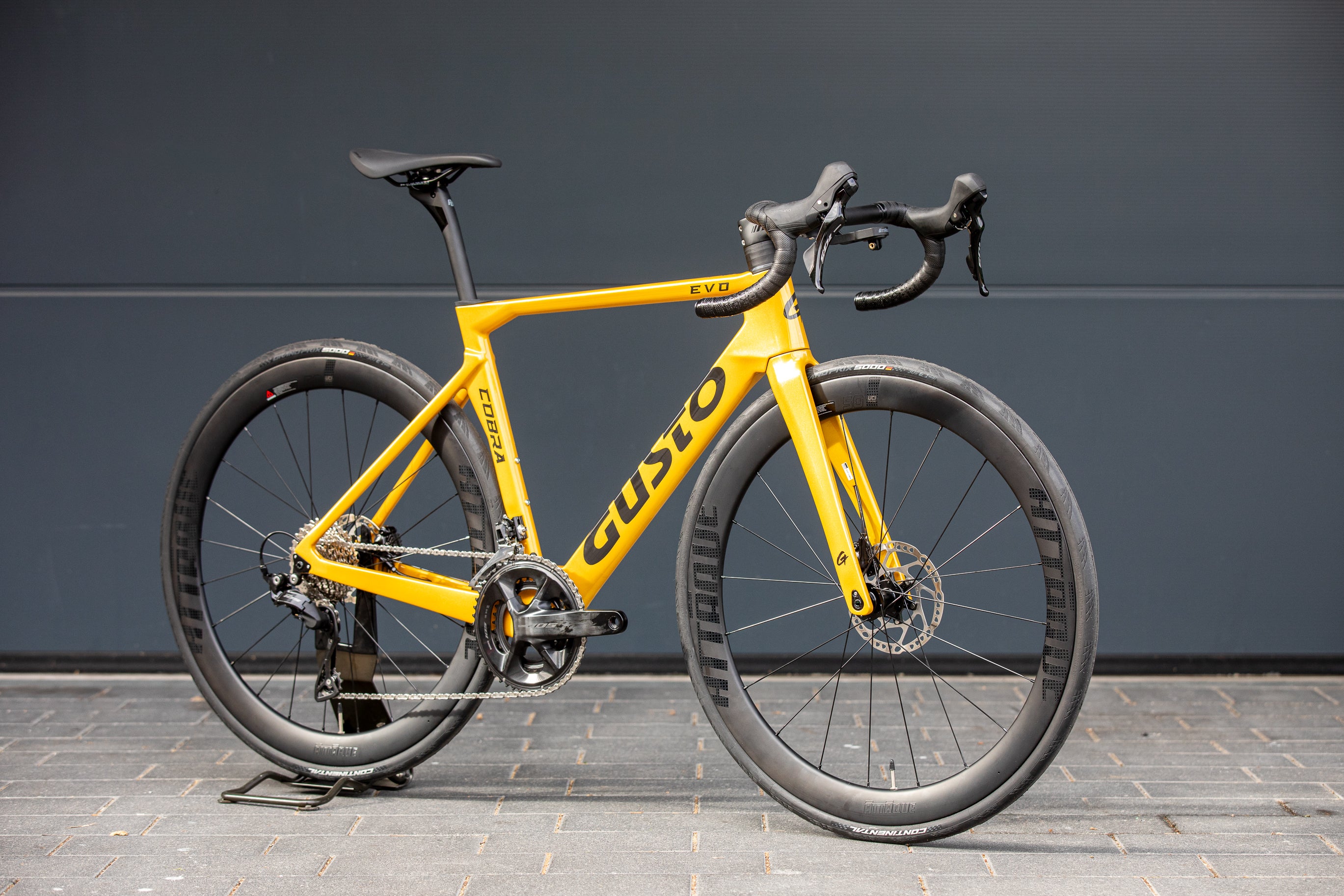 gusto rennrad erfahrungen Gusto Cobra Evo "Elite Ultra" 105er mechanisch / Attaque 50mm Carbon – Ihr Fahrradprofi