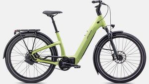 Hellgrünes E-Bike, seitliche Ansicht vor weißem Hintergrund