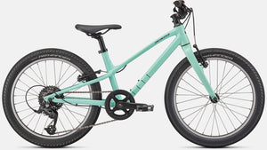 Kinderfahrrad in glänzendem mint, seitliche Ansicht auf weißem Hintergrund